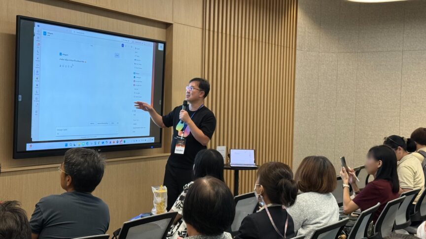 Khun Seksan explaining about AI transforming Khun Seksan explaining about AI transforming